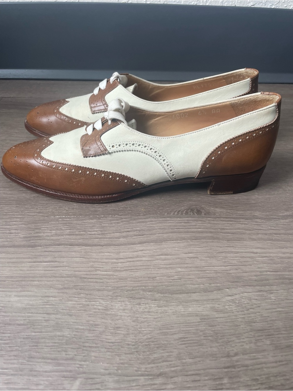 Vintage Ralph Lauren Two-Tone Brown and Cream Wingtip Oxfords 6.5 Shoes - Picture 7 of 16